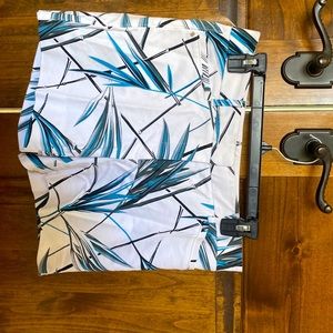 White House Black Market Womens size 4, tropical print,belted High Rise 5" Short